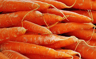 Markets-Food-Carrot-inspection-425x200px