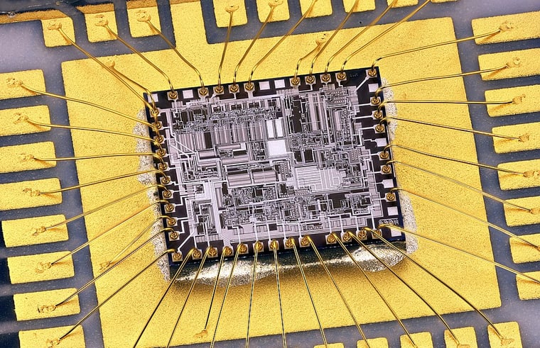 UV imaging for die/wire bonding